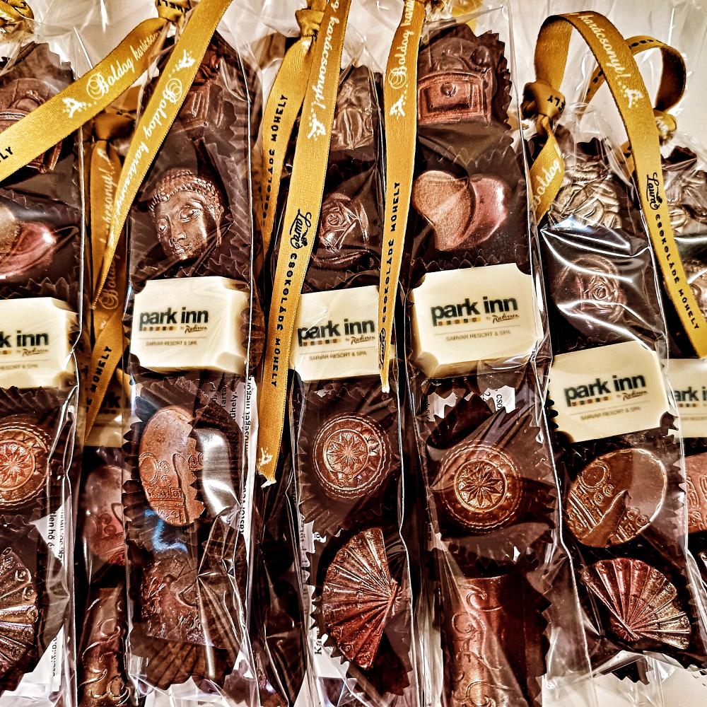 Laura céges bonbon - 13
